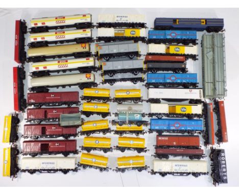 Model Railways -  Hornby and Tri-Ang 50 unboxed coaches in good to excellent condition  Est £40 - £60.