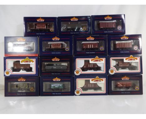 Model Railways - fifteen boxed OO gauge wagons by Bachmann, models appear m in original e to nm window boxes Est £60 - £100