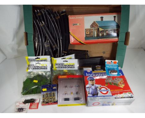Model Railways - OO gauge in excess of 100 pieces of track by Jouef, Hornby and Airfix, also selection of scenics by Bachmann