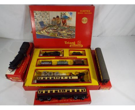 Model Railways - Tri-ang OO gauge #RS25 train set (no track) with additional coach, lot also includes #R251 0-6-0 Class 3F st