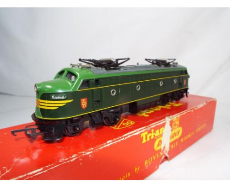 Model Railways - Tri-ang OO gauge electric locomotive 257 double ended electric loco with twin operating pantograph's (pantog