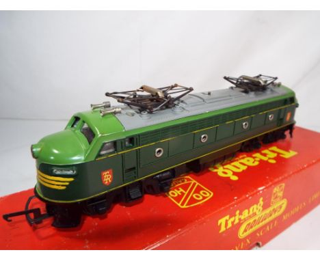 Model Railways - Tri-ang OO gauge electric locomotive 257 double ended electric loco with twin operating pantograph's (pantog