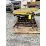 Round lift table
