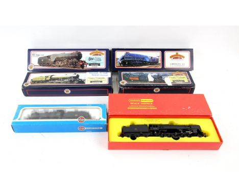 Six 00 gauge locomotives and tenders, comprising Hornby Railways R 550 BR Black, Bachmann 31-851A Gresley J39 Class, 31-553A 