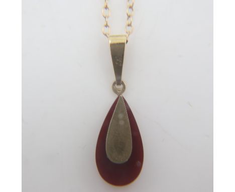 Modern 9ct gold carnelian-set pendant necklace, 2.5g. UK P&amp;P Group 0 (£6+VAT for the first lot and £1+VAT for subsequent 
