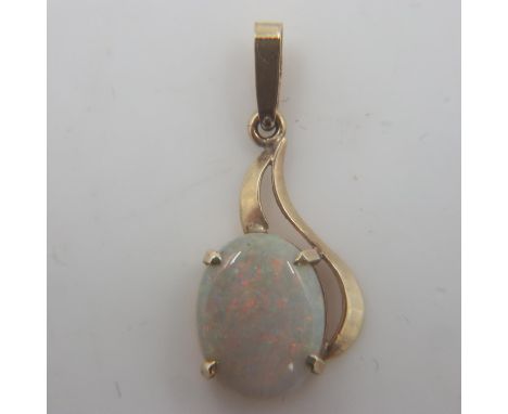 14ct gold opal pendant, 0.8g. UK P&amp;P Group 0 (£6+VAT for the first lot and £1+VAT for subsequent lots)