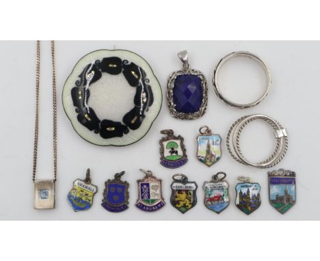 Mixed silver jewellery and charms. UK P&amp;P Group 0 (£6+VAT for the first lot and £1+VAT for subsequent lots) 
