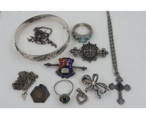 Collection of silver jewellery including a bangle, rings, pendant necklaces, combined 71g. UK P&amp;P Group 1 (£16+VAT for th