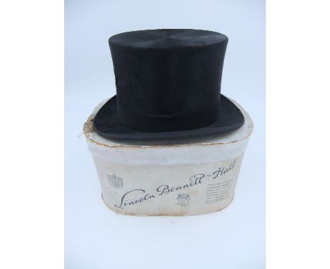 Lincoln Bennet &amp; Co, Piccadilly, London silk top hat in original box, no hat size indicated front to back, 20 cm internal