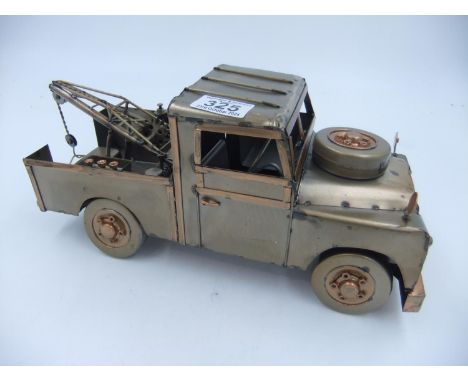 Tin plate Land Rover tow truck. L: 34cm. UK P&amp;P Group 2 (£20+VAT for the first lot and £4+VAT for subsequent lots) 