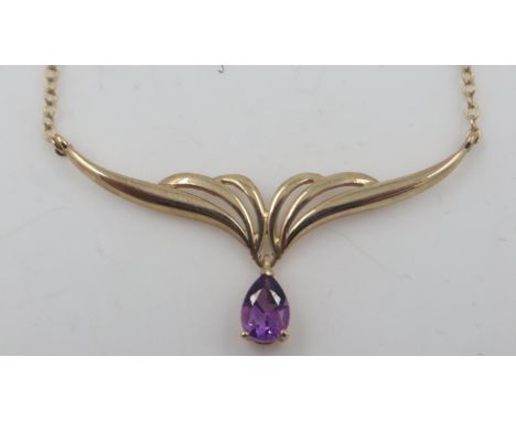 9ct gold amethyst-set necklace, 3.4g. UK P&amp;P Group 0 (£6+VAT for the first lot and £1+VAT for subsequent lots)