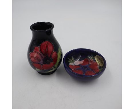 Moorcroft vase in the anemone pattern, H: 9.5cm, with an Anemone pattern small footed bowl, D: 8cm. UK P&amp;P Group 2 (£20+V
