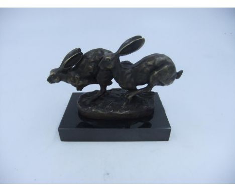 Bronze running hares on marble base. H: 12cm. UK P&amp;P Group 2 (£20+VAT for the first lot and £4+VAT for subsequent lots) 