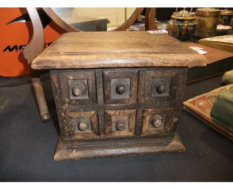 Small set of wooden drawers. H: 18cm. UK P&amp;P Group 3 (£30+VAT for the first lot and £8+VAT for subsequent lots) 