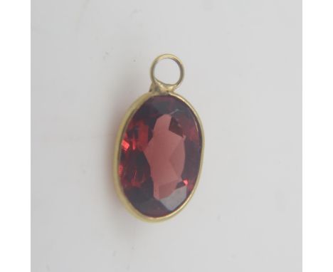 9ct gold bezel set garnet solitaire pendant. UK P&amp;P Group 0 (£6+VAT for the first lot and £1+VAT for subsequent lots) 