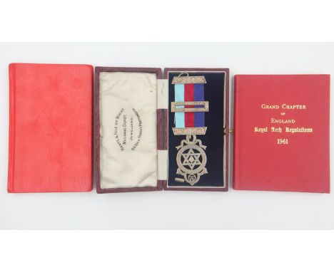 Royal Arch Provincial Chapter hallmarked silver breast jewel, with Complete Workings and Regulations pocket books. UK P&amp;P