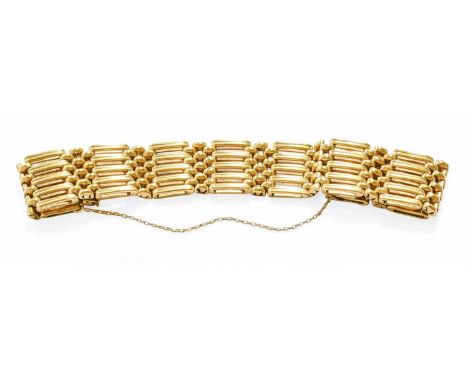 A 9 Carat Gold Gate Link Bracelet, length 19.7cm (a.f.)Button for the catch has snapped off. Gross weight 34.1 grams.