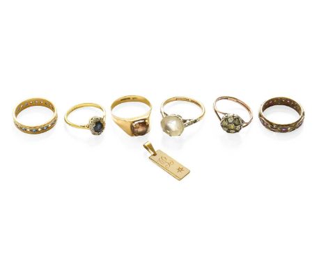 A Quantity of Jewellery, including an 18 carat gold sapphire and diamond cluster ring; a 9 carat gold pendant; three 9 carat 