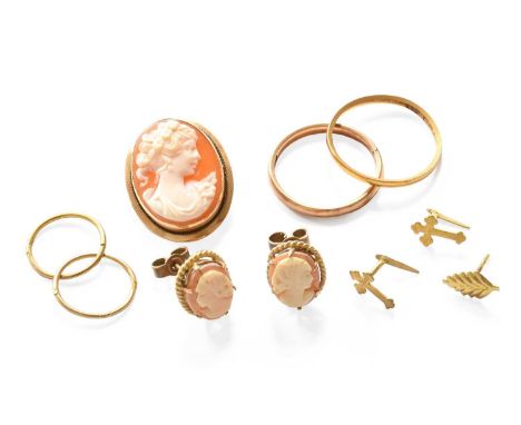 A Small Quantity of Jewellery, including a 22 carat gold band ring; a 9 carat gold band ring; a cameo brooch/pendant, mount s