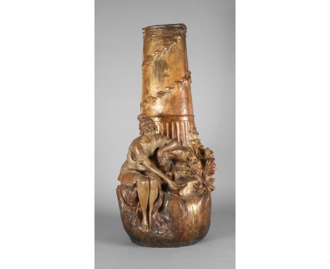 Goldscheider Wien große Bodenvase Frau am Brunnenum 1900, signiert "Lesca", Pseudonym für einen deutschen oder österreichisch