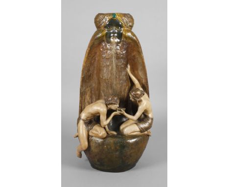 Goldscheider Wien große Vase "Die Quelle"um 1900, Entwurf Capèque (Stanislaus Szapek), Reliefmarke Sculpture, Modellnummer 11