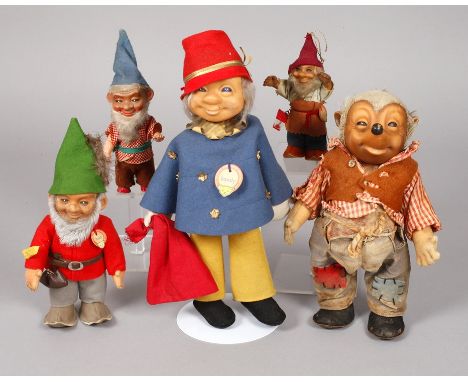 Steiff Konvolut FigurenSandmann "Sandy", Zwerg "Pucki "und "Gucki" sowie Igel "Mecki", alle 1960er Jahre, meist mit Fahne bzw