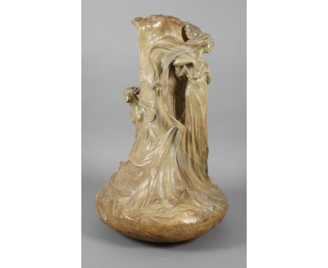 Goldscheider Wien übergroße Bodenvase Nereidenum 1900, signiert Pecheur (das ist vermutlich Friedrich Fischer), Reliefmarke S