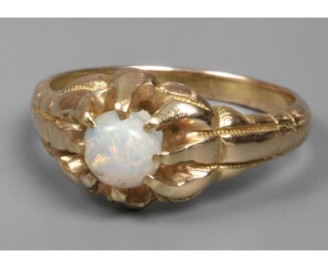 Ring mit Edelopal2. Hälfte 20. Jh., Gelbgold geprüft 585/1000, ca. 11 mm hoher Ringkopf, besetzt mit Edelopalcabochon in Krap