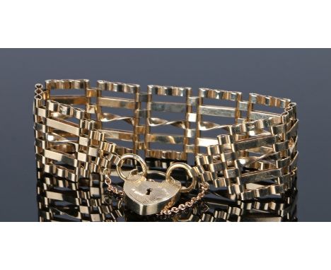 9 carat gold gate bracelet, with gate links and padlock clasp, 26.1 grams 