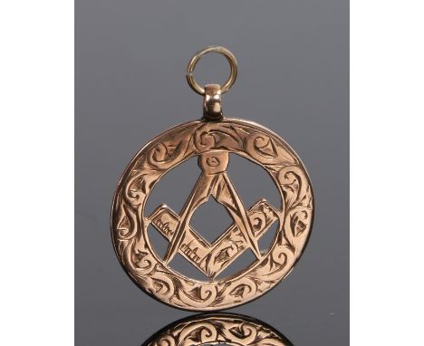 9 carat gold Masonic pendant, with the Masonic symbols of a compass and square, 3.1 grams