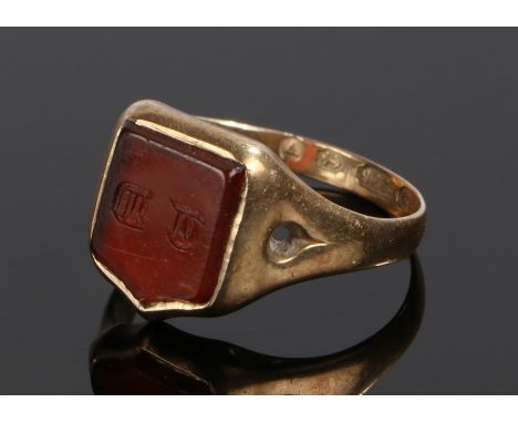 9 carat gold signet ring, with a shield shaped agate with initials to the head, ring size O