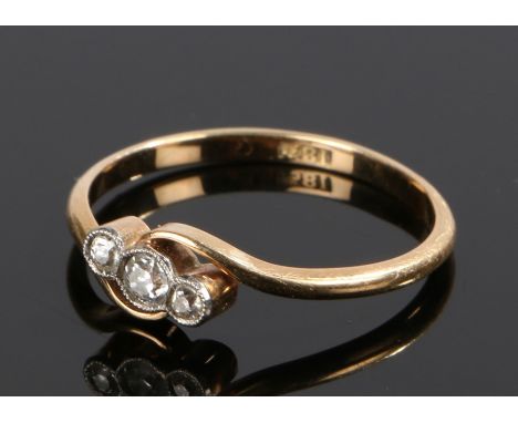 18 carat gold diamond set ring, with three diamonds to the head, ring size S