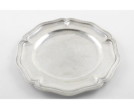 A 20TH CENTURY FRENCH PLATE BY TIFFANY &amp; CO. of shaped circular outline, with a moulded border, 950 standard, second half