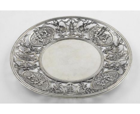 A LATE 19TH/ EARLY 20TH CENTURY FRENCH DECORATIVE PLATE. circular, with a pierced border of flowers and scrolls with four ova