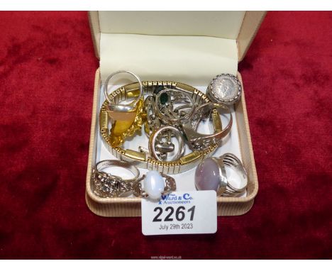 A bag of mixed rings some stamped 925 silver, one ring having silver thrupence insert, together with a lion pendant and one s