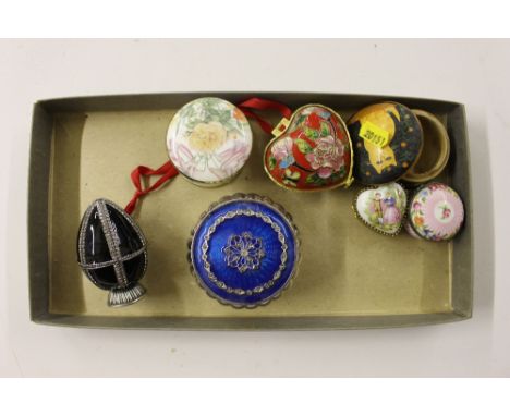 A tray of various small trinket boxes