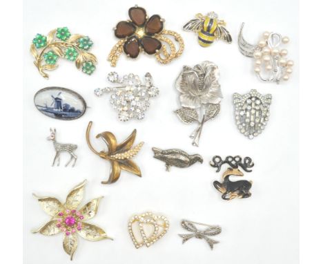 A collection of vintage costume jewellery brooches to include, enamel set bee, delft, rhinestone set, simulated pearl,&nbsp;A