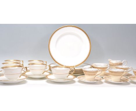 Aynsley - Two&nbsp;Fine Bone China English part dinner / tea and coffee services. One service by Aynsley in the Elizabeth pat