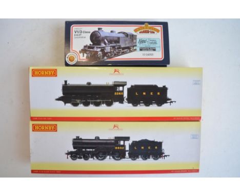Three boxed OO gauge electric steam train models, all in LNER black liveries to include Hornby R3521 Class D16/3 8802 (model 