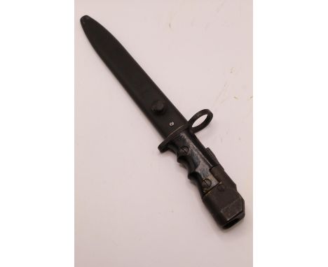 British No. 7 Mk 1/L Lee Enfield bayonet, complete with original scabbard. Serial no. 8286. Blade L20.5cm