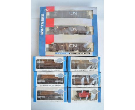 Collection of HO gauge American rolling stock models to include Walthers Canadian National 61' wood chip car 3 pack (item no 