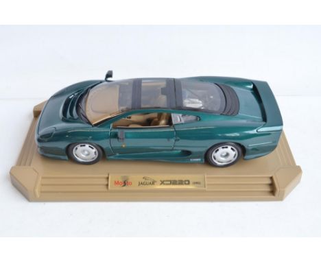 Collection of diecast model cars to include seven boxed Dinky's (Triumph Stag, 1955 Mercedes Gullwing, 1973 Ferrari 246 GTS e