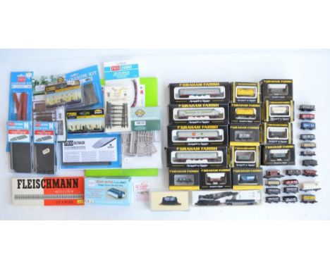 Collection of N gauge goods wagons and accessories to include 17 boxed wagons, mostly from Graham Farish (and 1x Dapol milk t