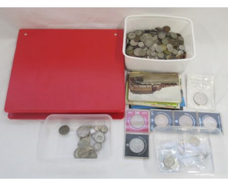 Mixed collection of British/International coins and banknotes to inc. 29 commemorative 50ps, 3 commemorative £2s, mixed inter