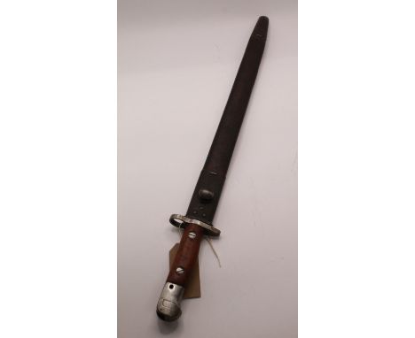 British 1907 Mk I bayonet, complete with original scabbard, in good condition. Blade L43cm