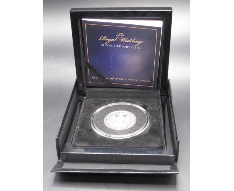The Bradford Exchange - The Royal Wedding Silver Piedfort Coin celebrating the marriage of Prince Harry and Meghan Markle, en