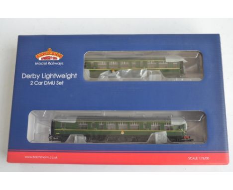 Bachmann OO gauge 32-516 Derby lightweight 2 car DMU BR green with speed whiskers electric train set with power and dummy car