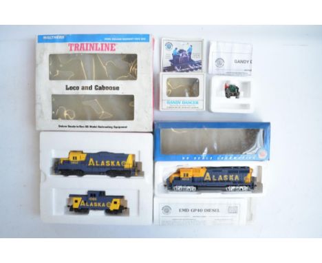 Collection of HO gauge electric locos to include Bachmann 63548 EMD GP40 and Trainline 931-700 diesel loco with caboose train