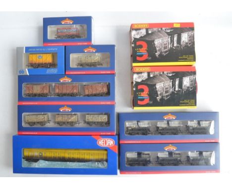 Collection of boxed OO gauge weathered rolling stock models from Bachmann, Hornby, Dapol and Heljan to include Heljan 5025 Bl