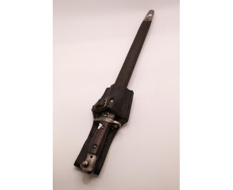 British 1907 Mk I bayonet, complete with original frog and scabbard, in good condition. Blade L43cm